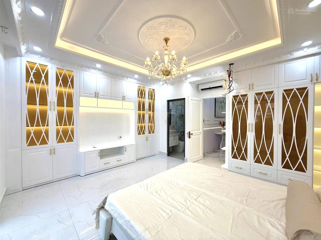 Nhà 4 tầng đẹp từng centimet  thang máy 450kg đường 10m đào tông nguyên 9.8 tỷ