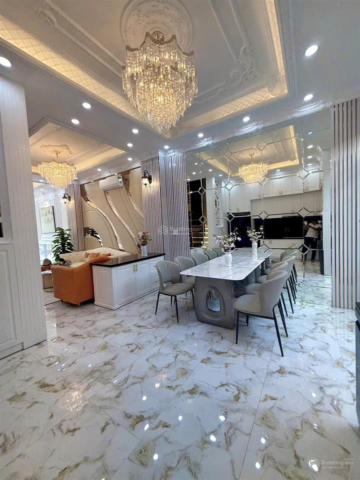 Nhà 4 tầng đẹp từng centimet  thang máy 450kg đường 10m đào tông nguyên 9.8 tỷ