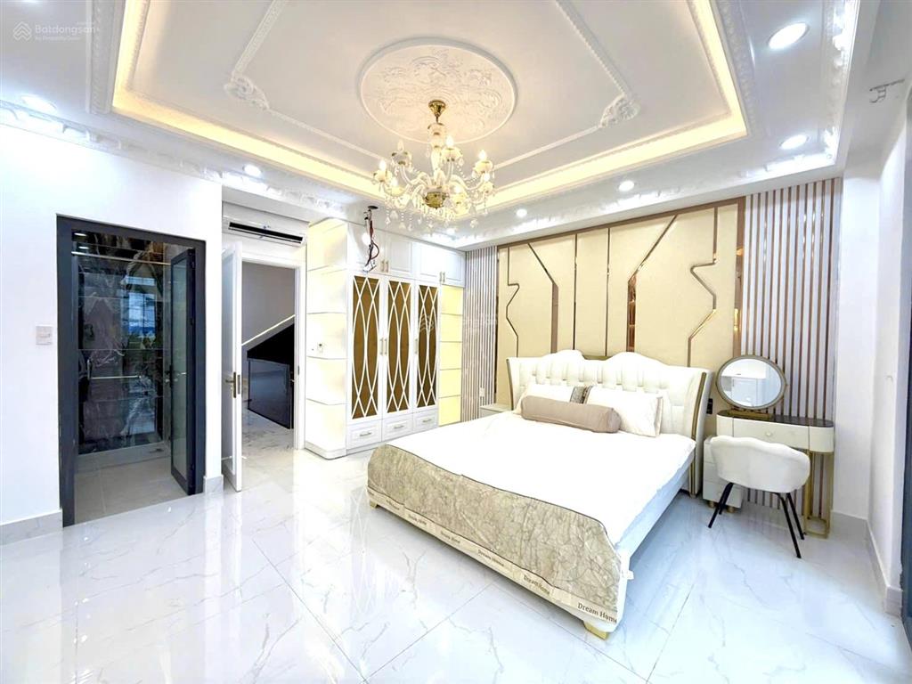 Nhà 4 tầng đẹp từng centimet  thang máy 450kg đường 10m đào tông nguyên 9.8 tỷ