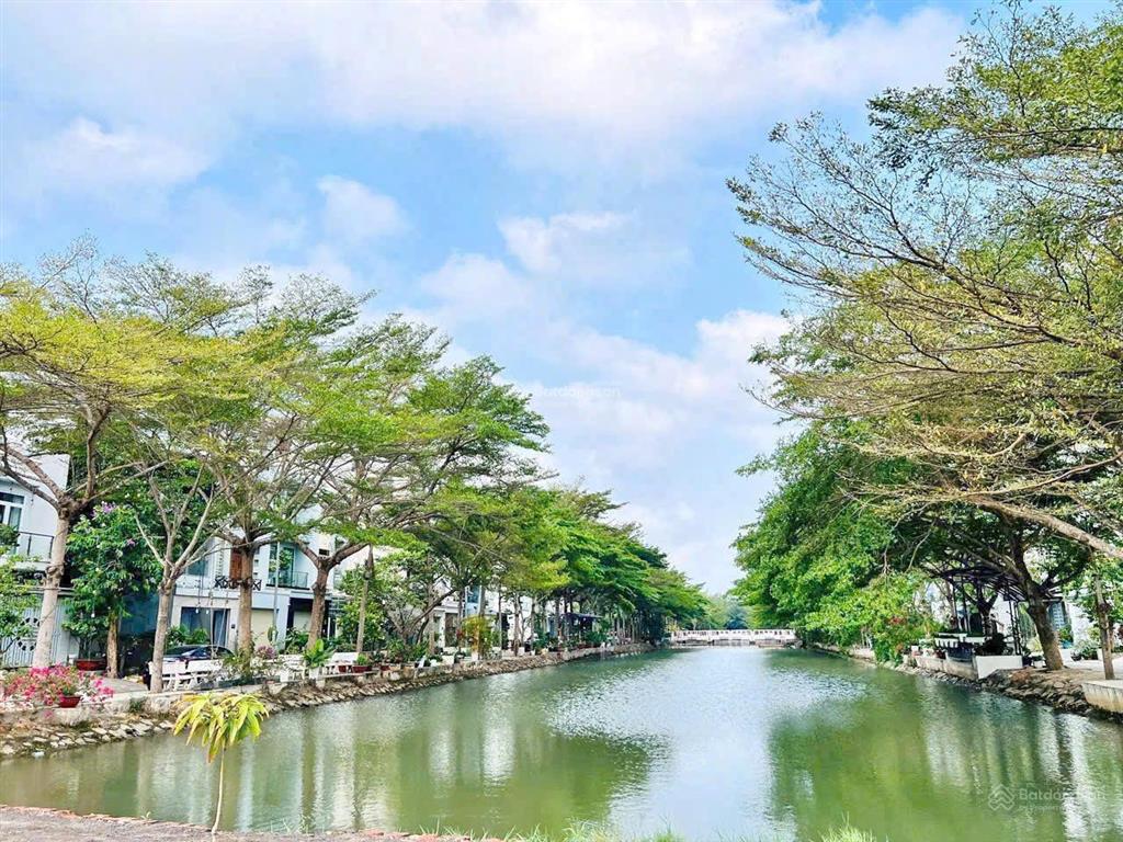 Rẻ hơn thị trường 2 tỷ, 5x18m, 4 tầng, chỉ 9,6 tỷ, nhà mặt phố, view sông kdc phú mỹ, quận 7