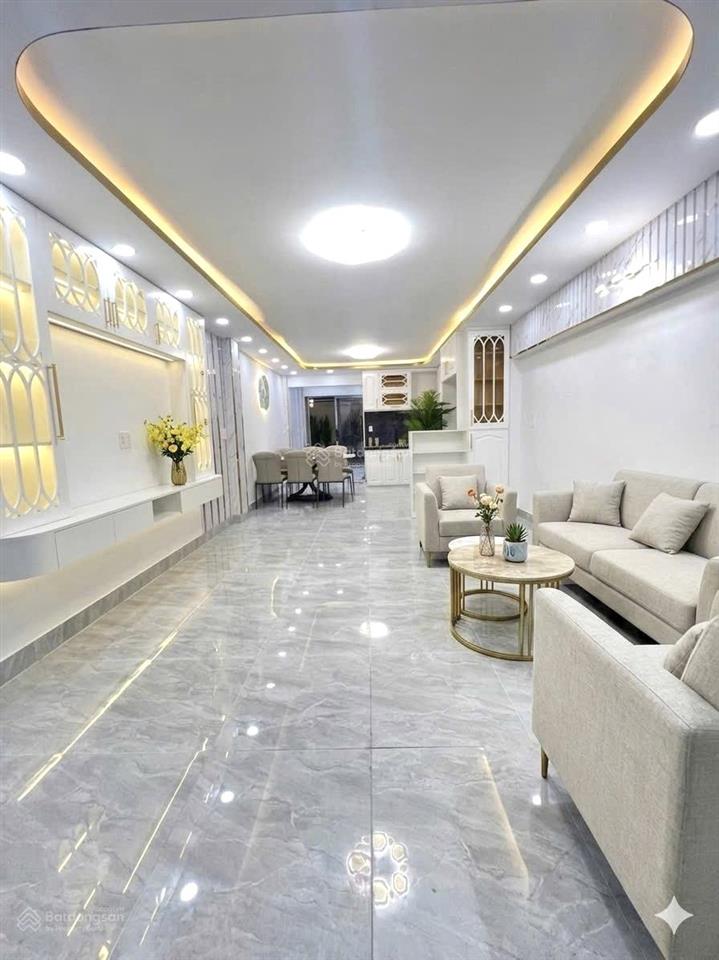 Ngộp ngân hàng bán rẻ, nhà đẹp 3 tầng, giá chỉ 4.35 tỷ, 4x18m