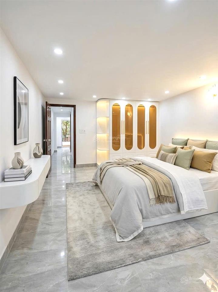 Ngộp ngân hàng bán rẻ, nhà đẹp 3 tầng, giá chỉ 4.35 tỷ, 4x18m