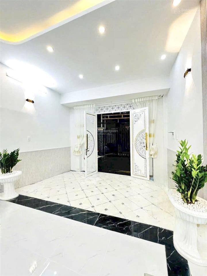 Ngộp ngân hàng bán rẻ, nhà đẹp 3 tầng, giá chỉ 4.35 tỷ, 4x18m