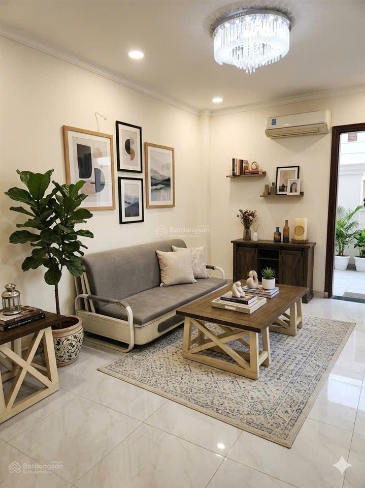 Quận 7  nhà 2 tầng rộng 95m2  giá chỉ 3,85 tỷ