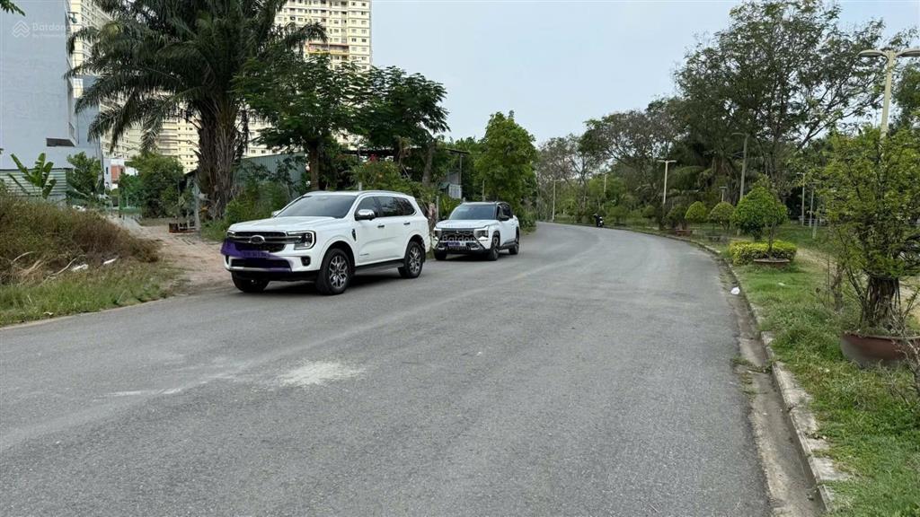 Chủ kẹt bán rẻ, 5x18, giá chỉ 8,1 tỷ, đất quận 7 đối diện sông và công viên