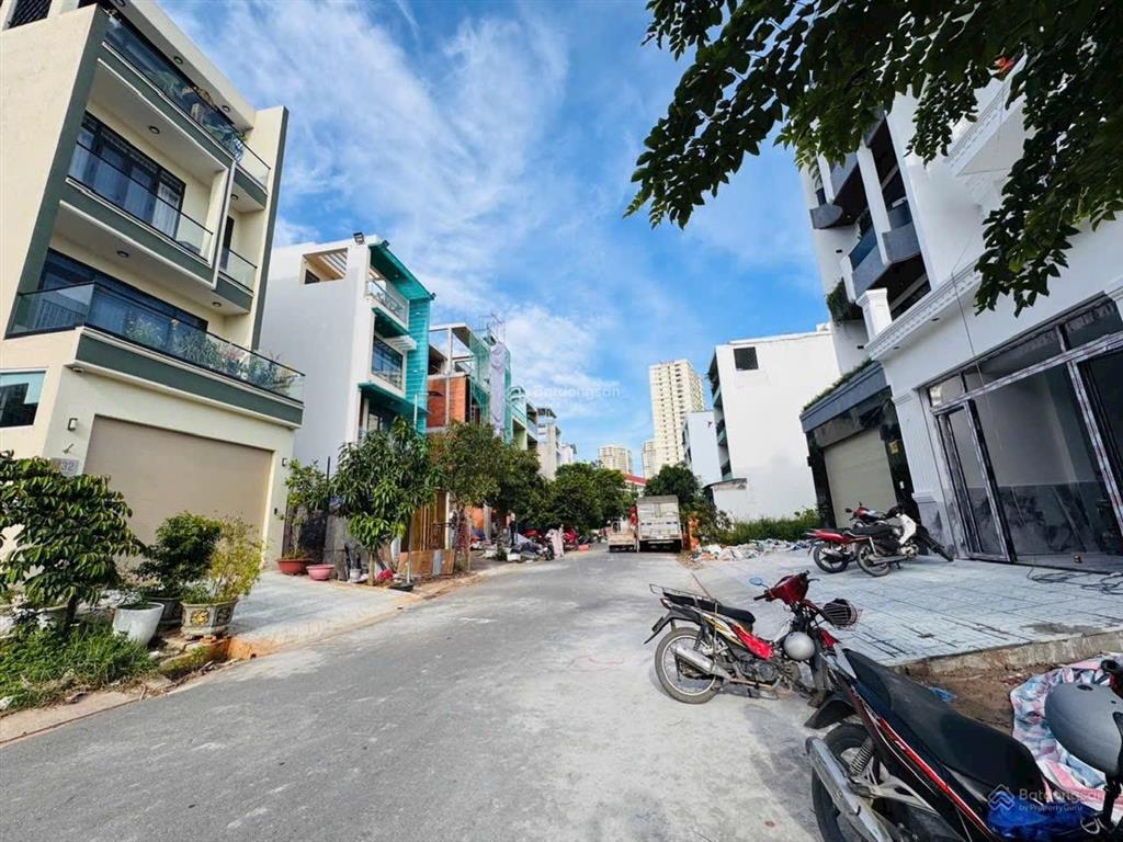 Chủ kẹt bán rẻ, 5x18, giá chỉ 8,1 tỷ, đất quận 7 đối diện sông và công viên