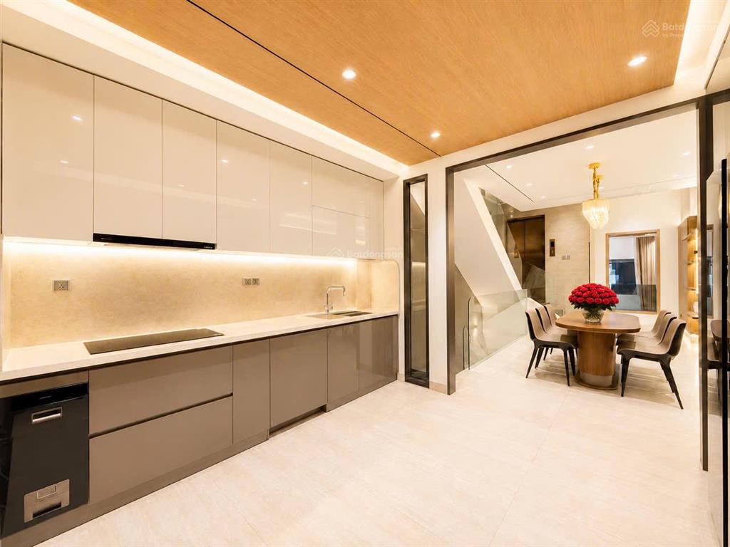 Nhà đẹp 5 tầng phú thuận, có thang máy, 15,8 tỷ, 76m2