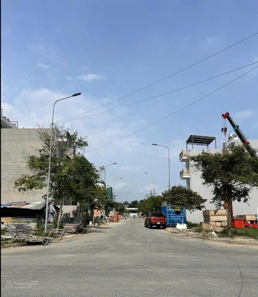 Nhà mặt tiền đào trí quận 7 hầm + 3 tầng chỉ 14 tỷ