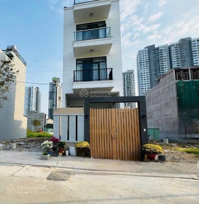 Nhà mặt tiền đào trí quận 7 hầm + 3 tầng chỉ 14 tỷ