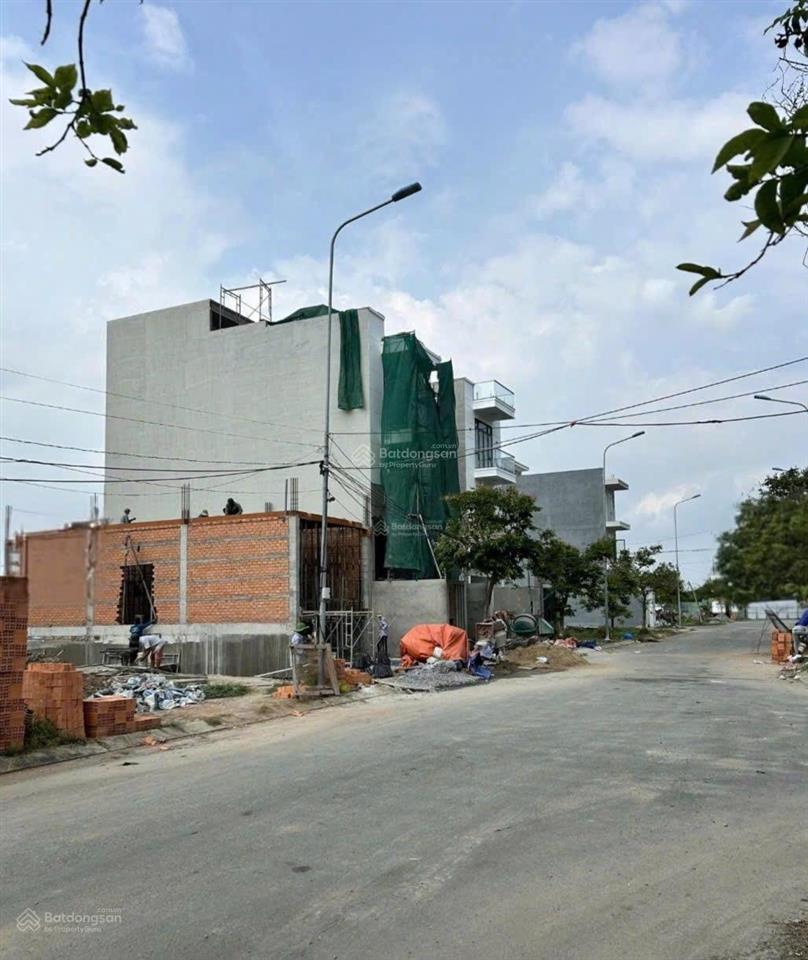 Nhà mặt tiền đào trí quận 7 hầm + 3 tầng chỉ 14 tỷ