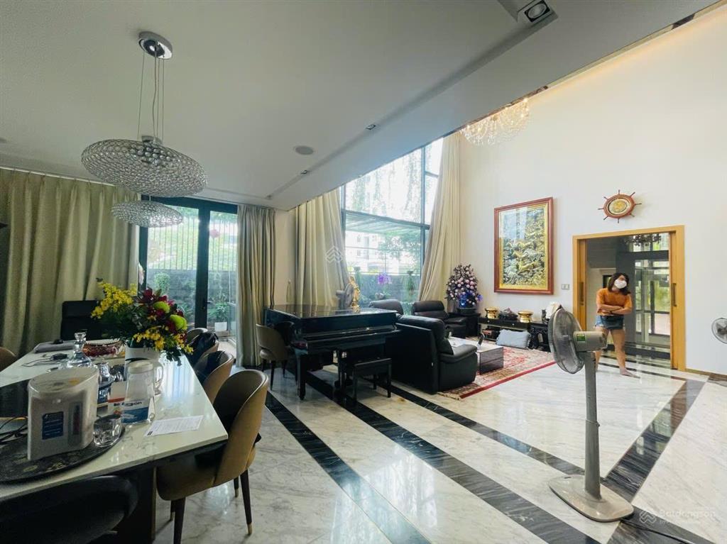 Giảm sốc 8 tỷ , biệt thự hồ bơi 620m2 kdc phú mỹ q7  chỉ 42 tỷ