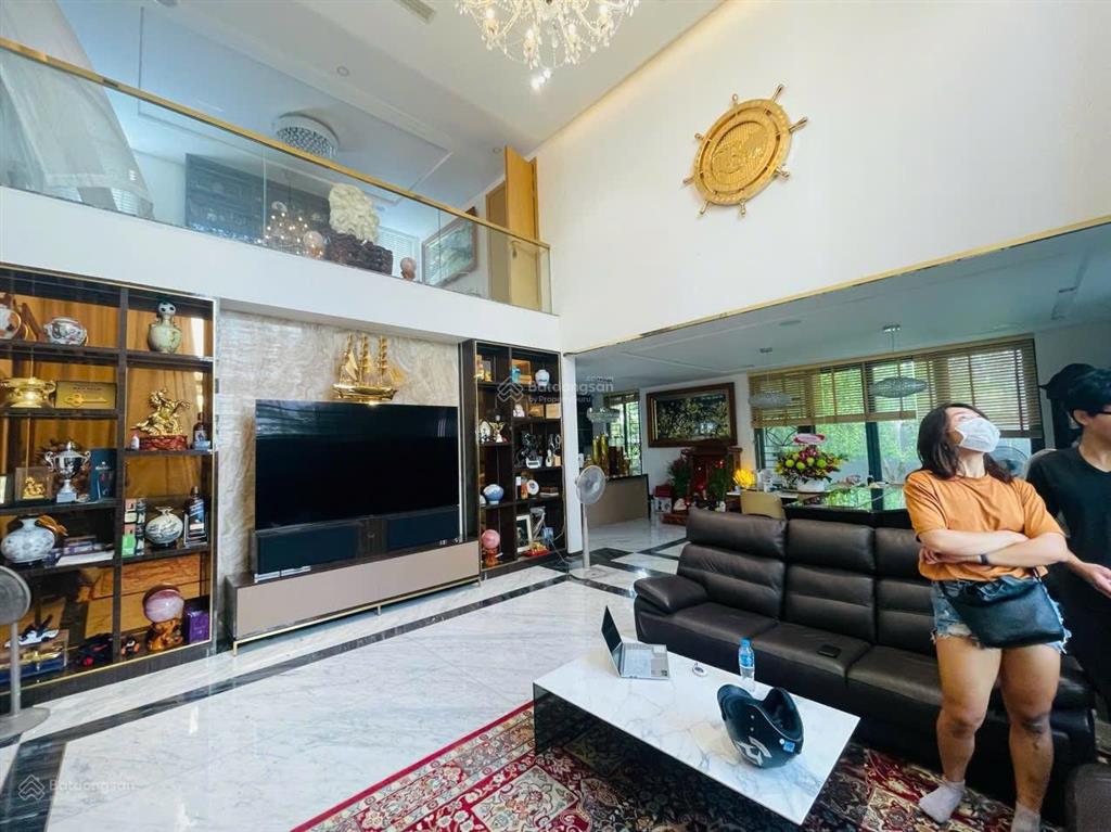 Giảm sốc 8 tỷ , biệt thự hồ bơi 620m2 kdc phú mỹ q7  chỉ 42 tỷ