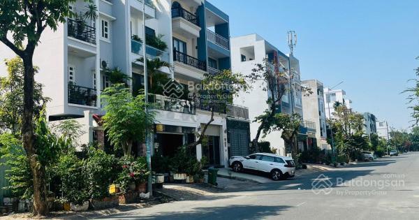 Bán chdv 7 phòng  chỉ 13,5 tỷ  đường d1 rộng 20m  giá tham khảo tốt trong khu q7