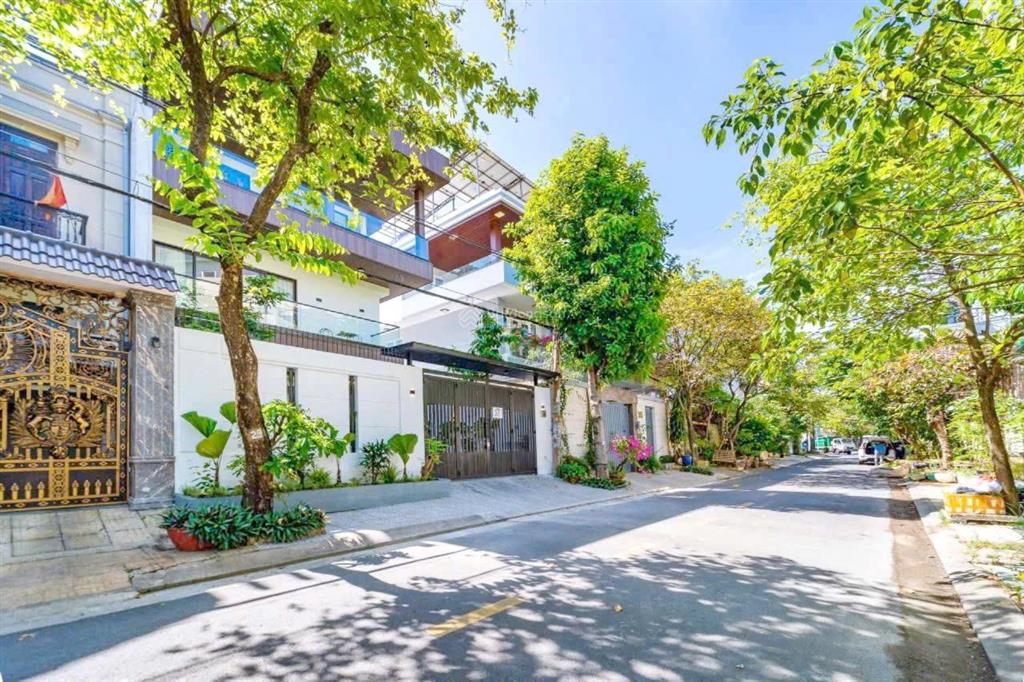 Giảm sâu từ 45 tỷ xuống còn 35 tỷ  biệt thự hồ bơi kdc trung sơn  gần lottemart