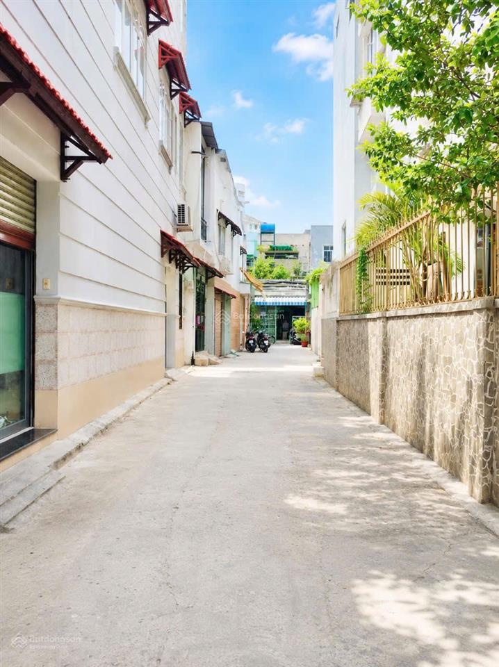 Chỉ 3,99 tỷ, nhà 3 tầng, 4 phòng ngủ, sổ hồng riêng
