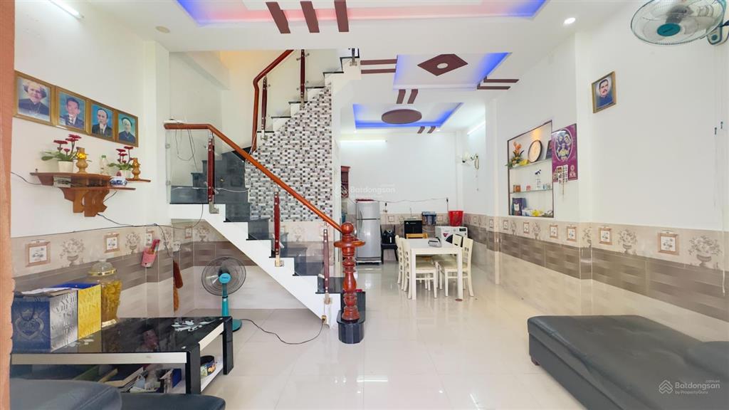 Chỉ 3,99 tỷ, nhà 3 tầng, 4 phòng ngủ, sổ hồng riêng