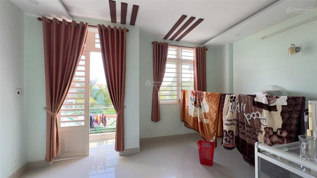 Chỉ 3,99 tỷ, nhà 3 tầng, 4 phòng ngủ, sổ hồng riêng