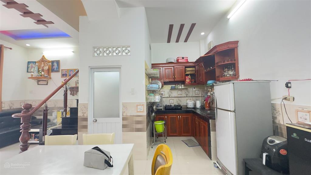 Chỉ 3,99 tỷ, nhà 3 tầng, 4 phòng ngủ, sổ hồng riêng