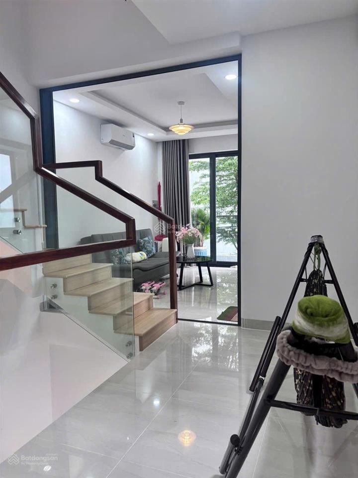 Căn góc 2 mặt tiền  gara ô tô  full nội thất chỉ 7,3 tỷ