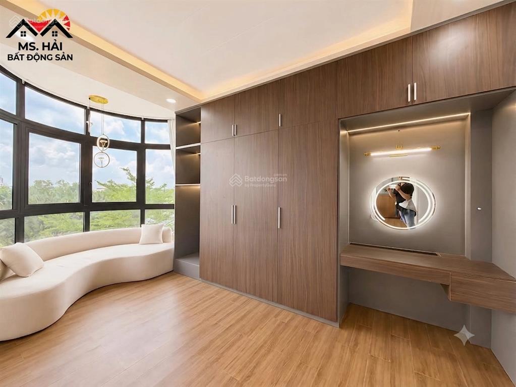 Biệt thự có hồ bơi & thang máy, chỉ 9,69 tỷ