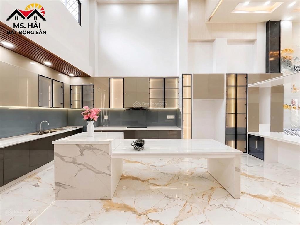 Biệt thự có hồ bơi & thang máy, chỉ 9,69 tỷ