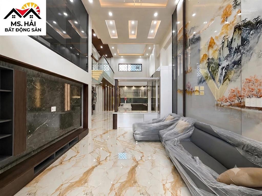 Biệt thự có hồ bơi & thang máy, chỉ 9,69 tỷ