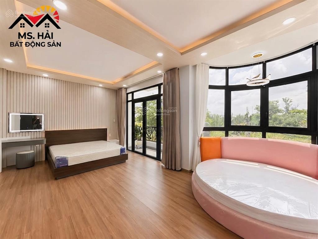 Biệt thự có hồ bơi & thang máy, chỉ 9,69 tỷ