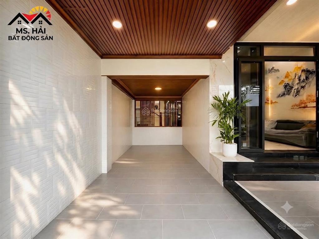 Biệt thự có hồ bơi & thang máy, chỉ 9,69 tỷ
