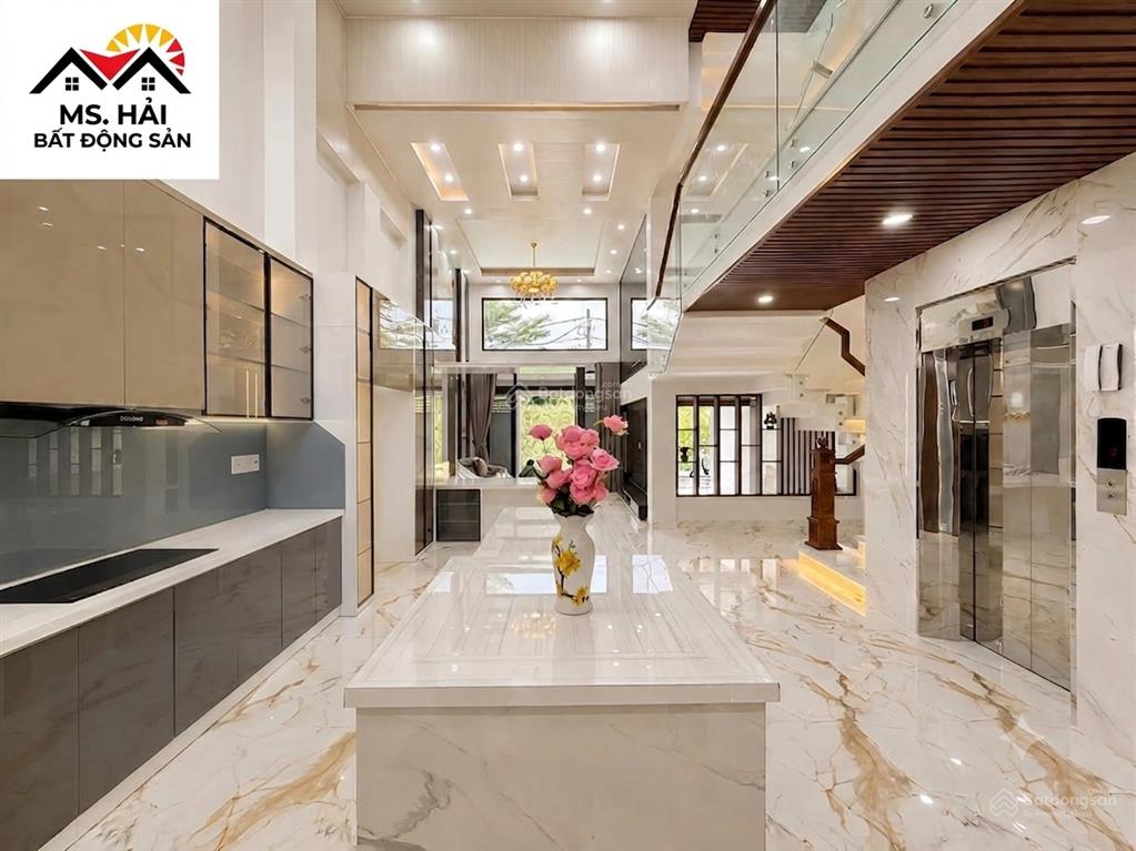 Biệt thự có hồ bơi & thang máy, chỉ 9,69 tỷ