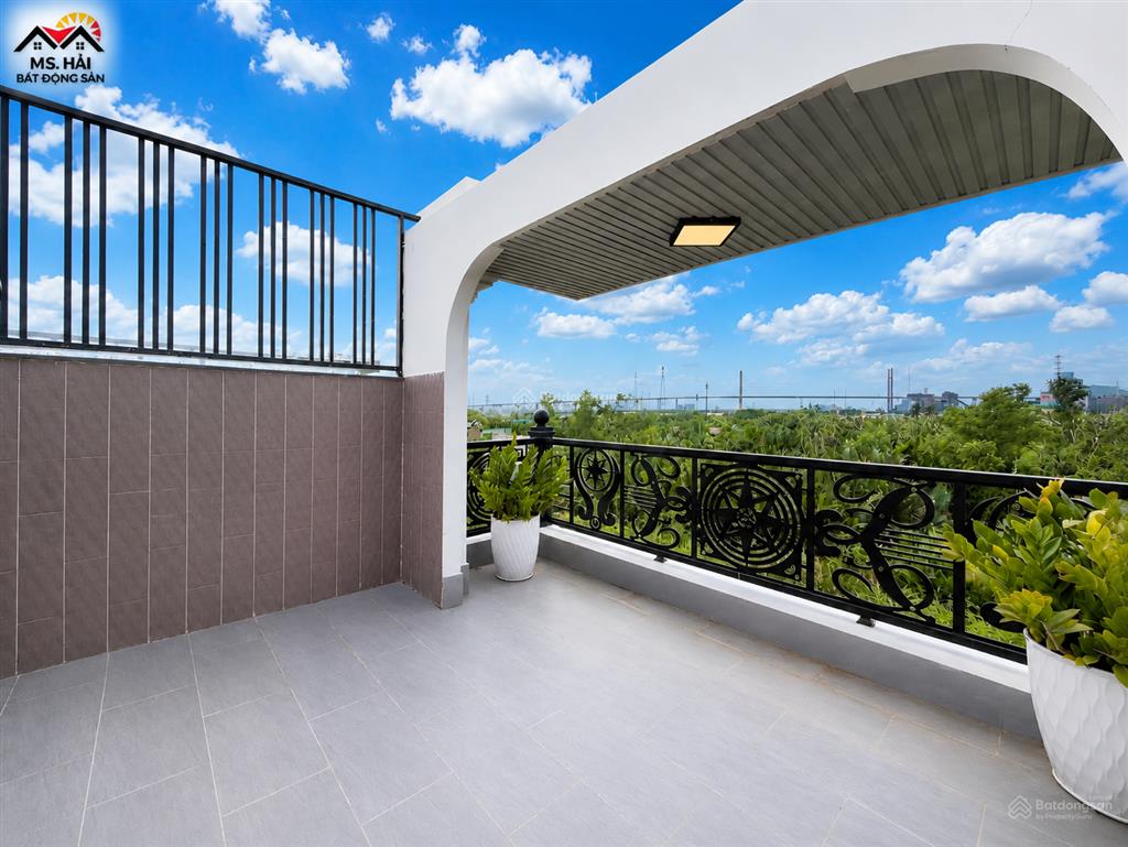Biệt thự có hồ bơi & thang máy, chỉ 9,69 tỷ
