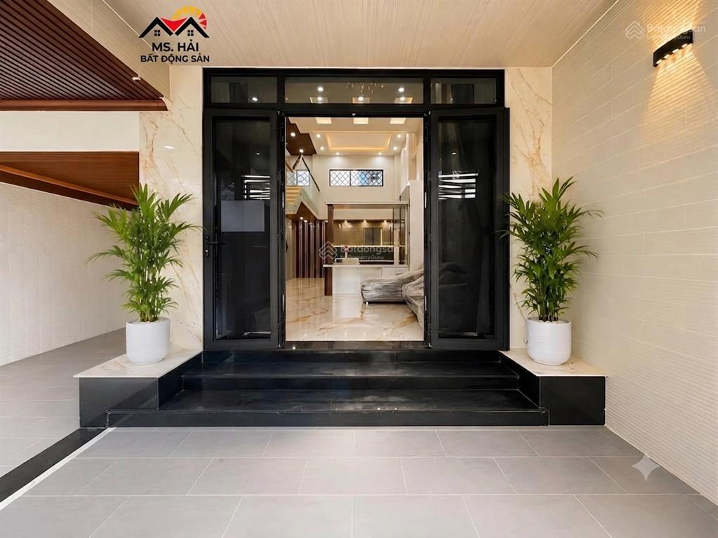 Biệt thự có hồ bơi & thang máy, chỉ 9,69 tỷ