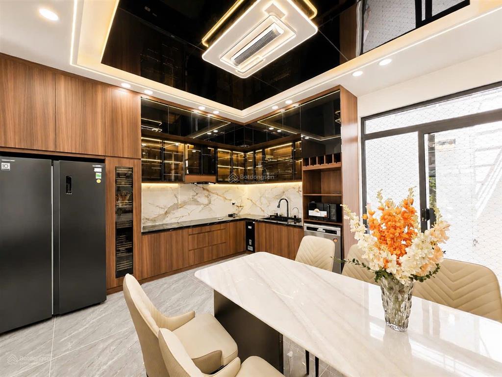 Nhà đẹp đào tông nguyên, gara ô tô, full nội thất