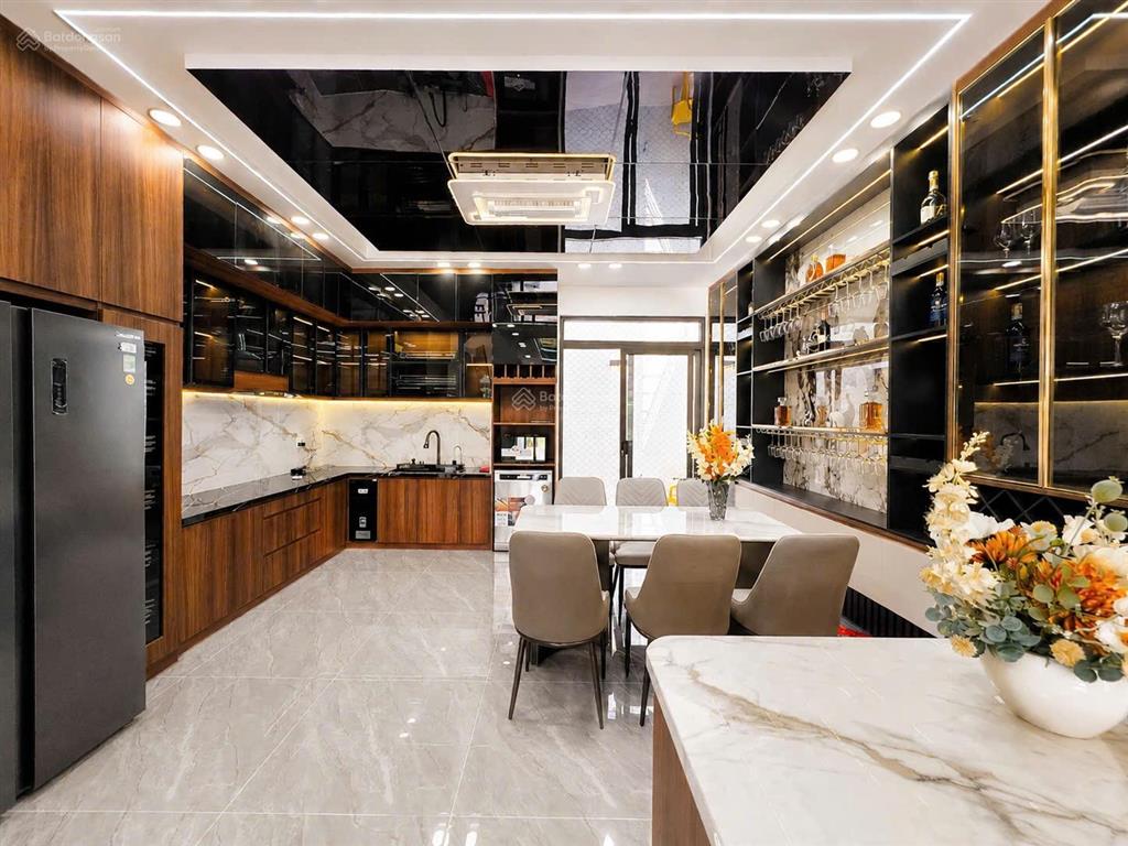 Nhà đẹp đào tông nguyên, gara ô tô, full nội thất