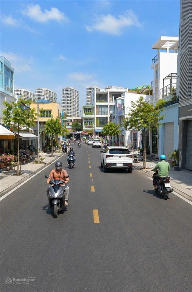 Mặt tiền dương cát lợi  đường 20m  4 tầng  chỉ hơn 9 tỷ