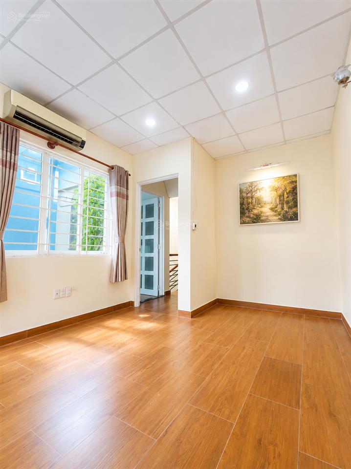 Cực rẻ, nhà 3 tầng hxh dương cát lợi, giá 5,5 tỷ, đang cho thuê 20 triệu/tháng