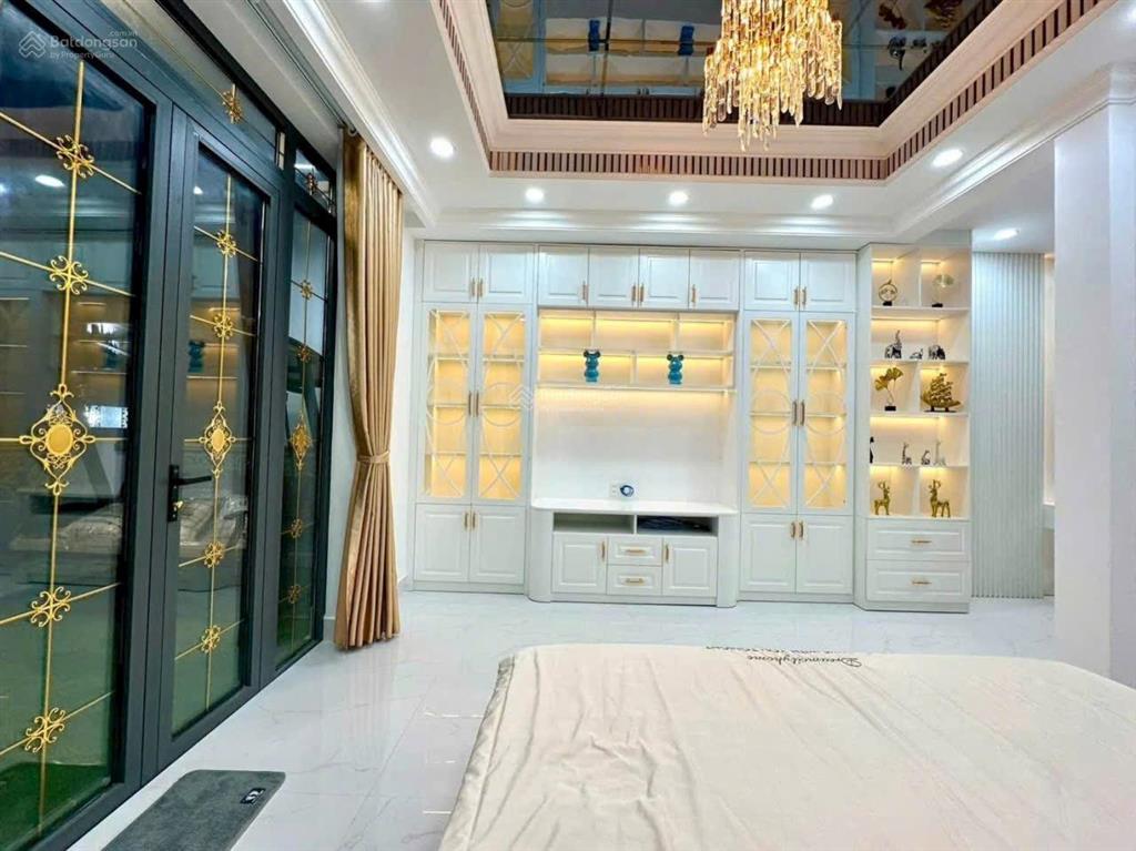 Giảm mạnh 2 tỷ, nhà đẹp thang máy, giáp phú mỹ hưng, chỉ còn 16,9 tỷ