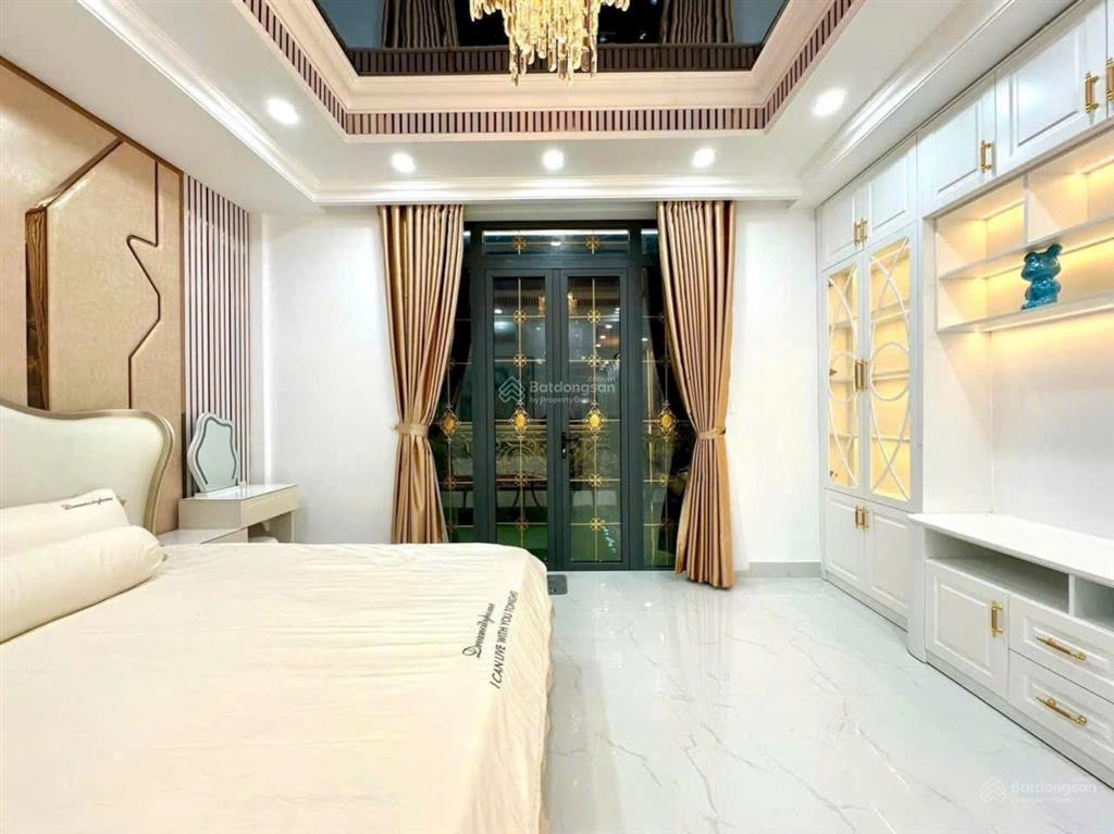 Giảm mạnh 2 tỷ, nhà đẹp thang máy, giáp phú mỹ hưng, chỉ còn 16,9 tỷ