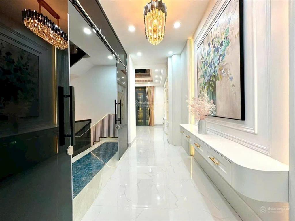 Giảm mạnh 2 tỷ, nhà đẹp thang máy, giáp phú mỹ hưng, chỉ còn 16,9 tỷ