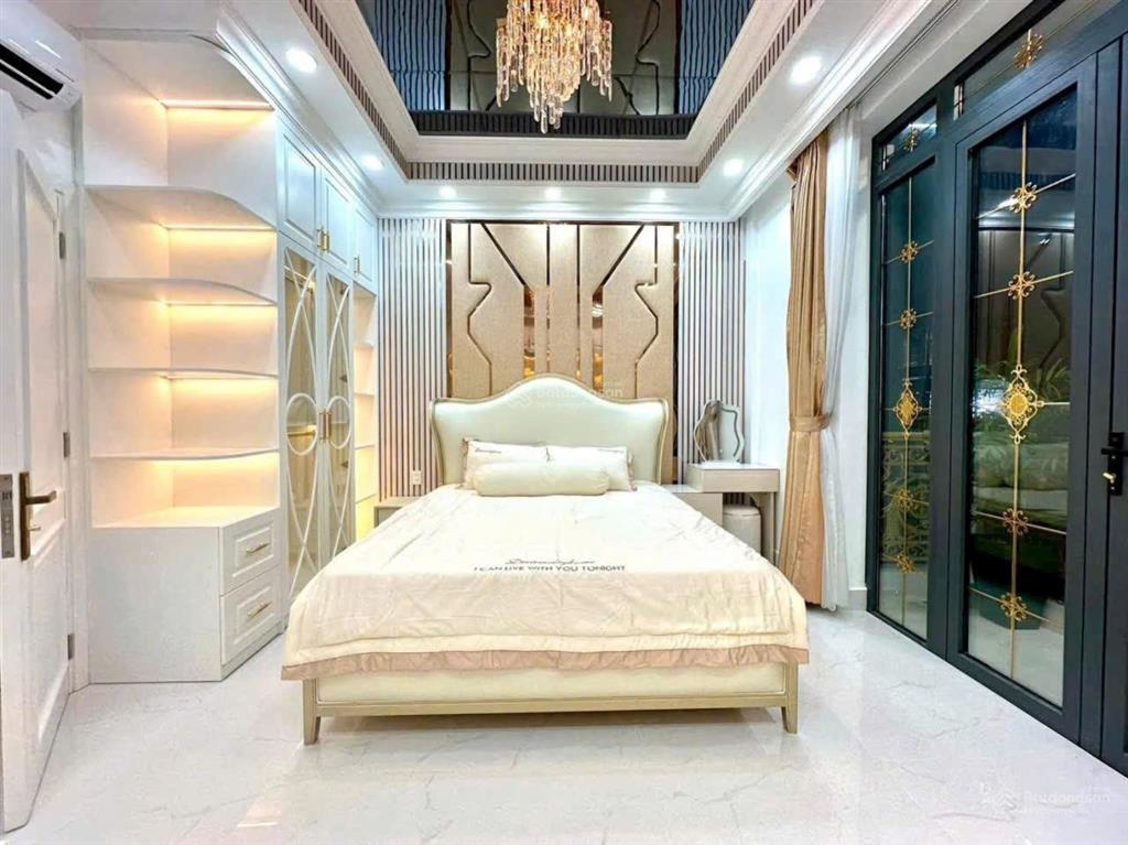 Giảm mạnh 2 tỷ, nhà đẹp thang máy, giáp phú mỹ hưng, chỉ còn 16,9 tỷ