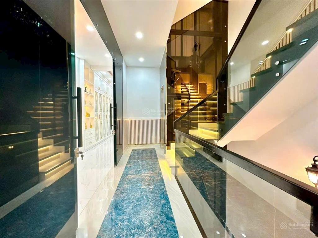 Giảm mạnh 2 tỷ, nhà đẹp thang máy, giáp phú mỹ hưng, chỉ còn 16,9 tỷ