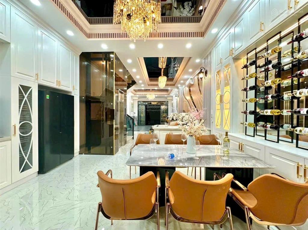 Giảm mạnh 2 tỷ, nhà đẹp thang máy, giáp phú mỹ hưng, chỉ còn 16,9 tỷ