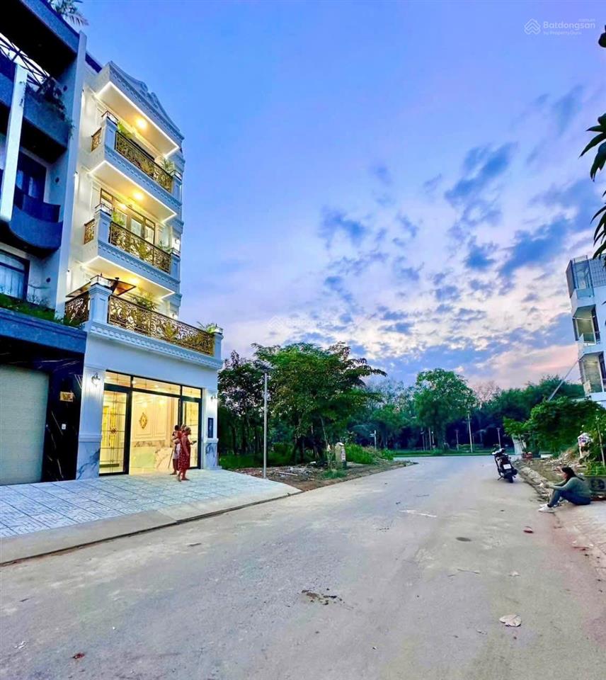 Giảm mạnh 2 tỷ, nhà đẹp thang máy, giáp phú mỹ hưng, chỉ còn 16,9 tỷ