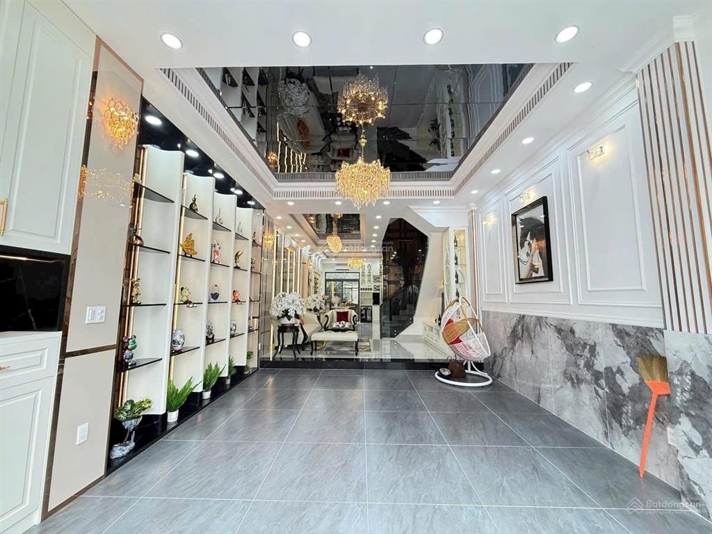 Giảm mạnh 2 tỷ, nhà đẹp thang máy, giáp phú mỹ hưng, chỉ còn 16,9 tỷ