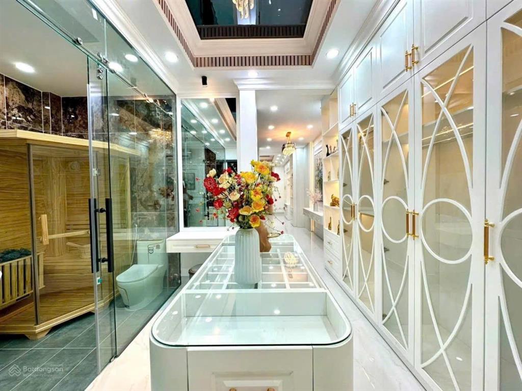 Giảm mạnh 2 tỷ, nhà đẹp thang máy, giáp phú mỹ hưng, chỉ còn 16,9 tỷ