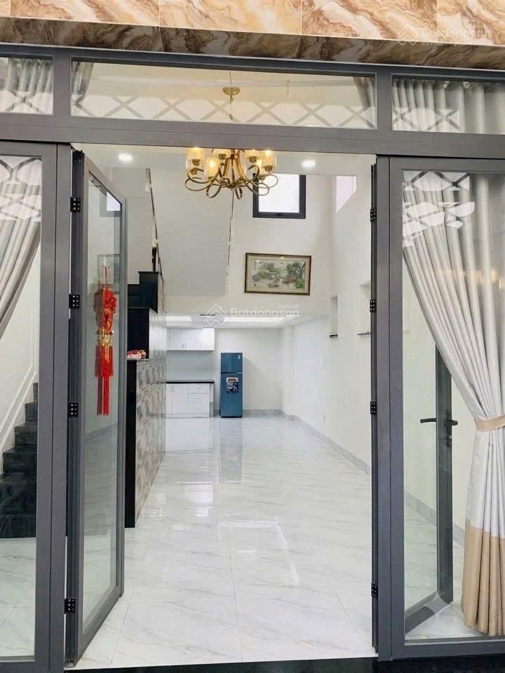 Chỉ 4,53 tỷ, nhà 3 tầng, giáp quận 7, cách q. 7 chỉ 400m