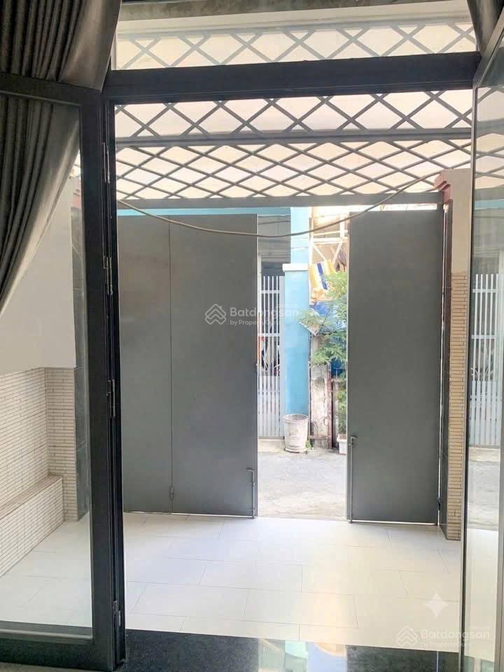 Chỉ 4,53 tỷ, nhà 3 tầng, giáp quận 7, cách q. 7 chỉ 400m