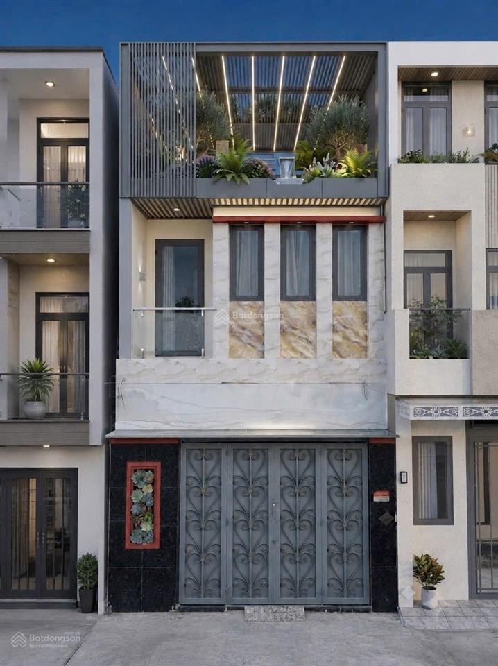 Chỉ 4,53 tỷ, nhà 3 tầng, giáp quận 7, cách q. 7 chỉ 400m