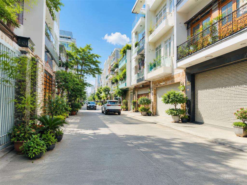 Ngộp hạ giá 2,8 tỷ. nhà 3 tầng kdc kiều đàm, hxh, giá chỉ còn 9,7 tỷ, đối diện lottemart quận 7