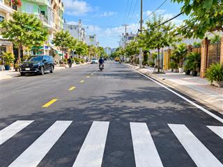 Cực rẻ, nhà 4 tầng dương cát lợi 95,7 m2, còn 7,1 tỷ cách quận 7 chỉ 300 m, đã giảm 1 tỷ