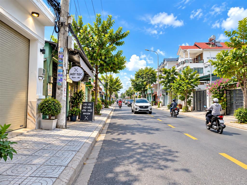 Nhà mặt tiền đào tông nguyên, 5x23, giá 10,9 tỷ. nhà đẹp 3 tầng đầy đủ nội thất